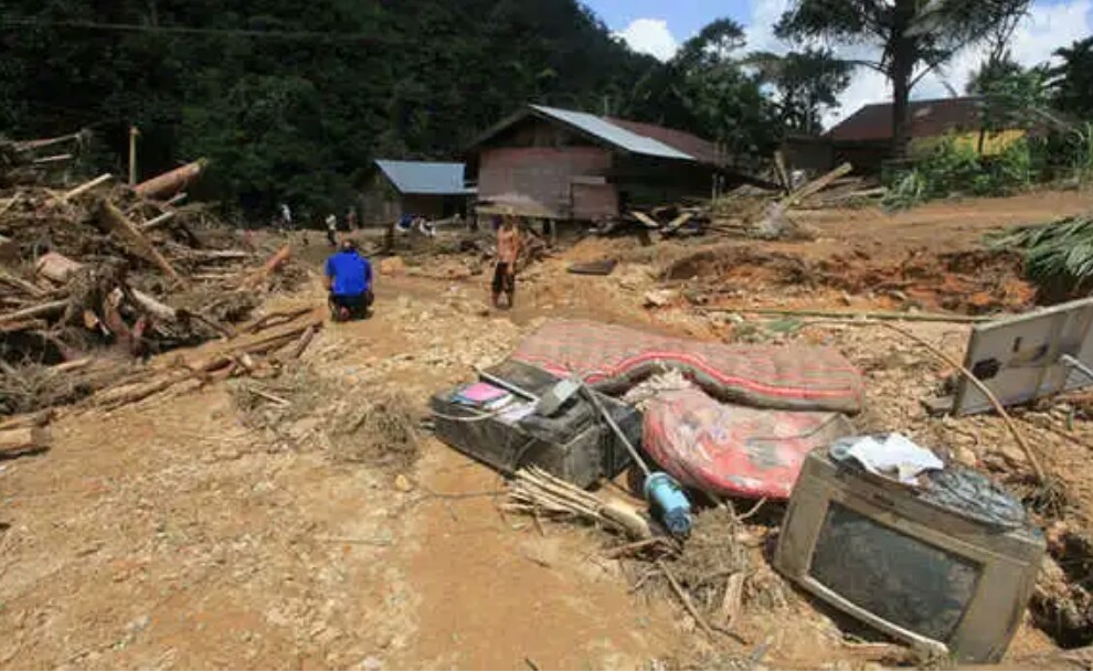 Banjir bandang Lebak tewaskan lima orang dan dua orang lainnya hilang.