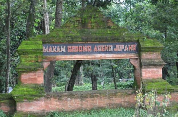 Salah satu bangunan di Kerajaan Jipang, Cepu, Blora