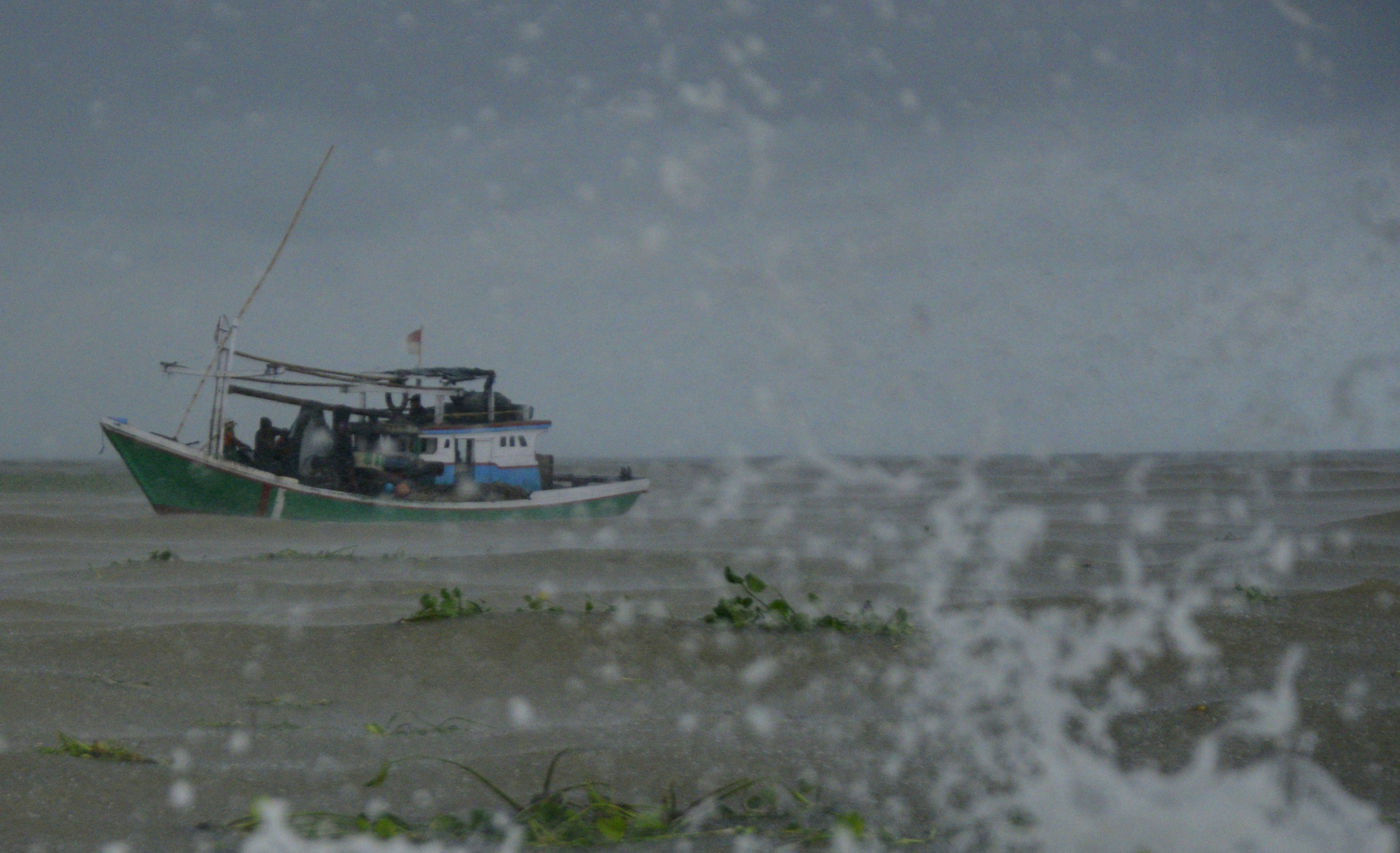 Ilustrasi--gelombang tinggi