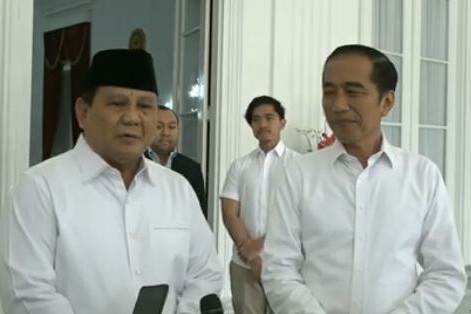 Presiden Joko Widodo (kanan) bersama Menhan Prabowo Subianto (kiri)