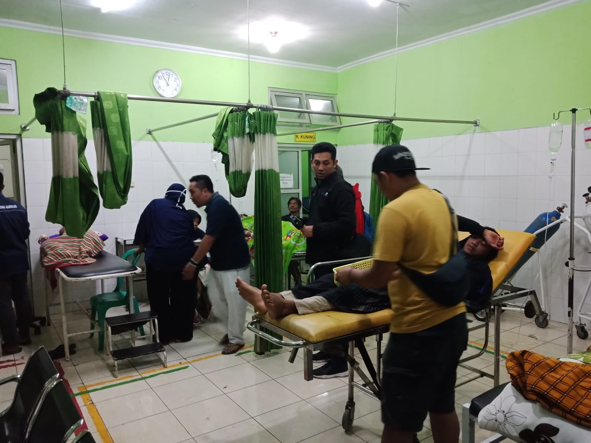 Sebanyak 41 orang dirawat di Puskesmas Monjaya Tasikmalaya setelah keracunan.