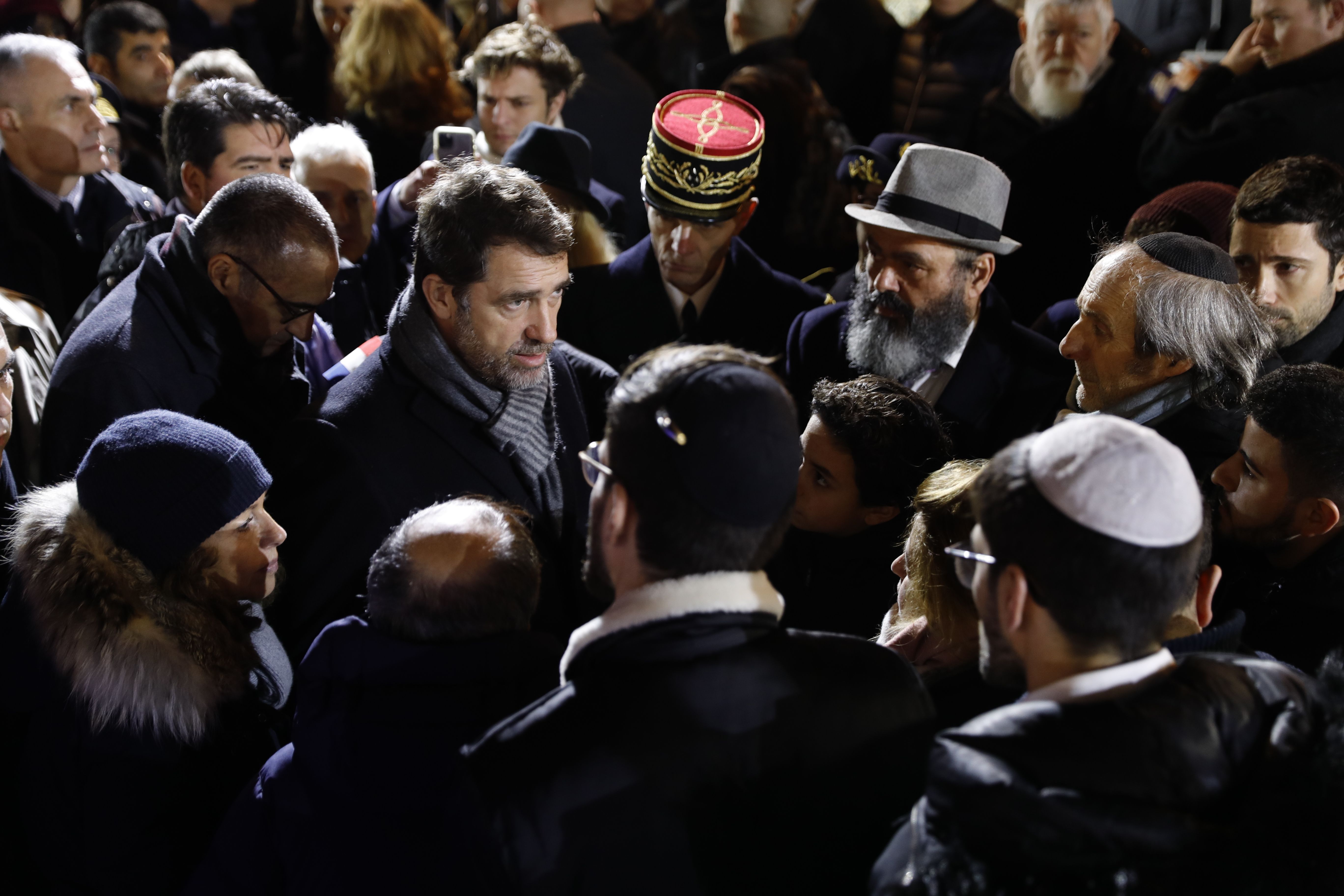 Menteri Dalam Negeri Prancis, Christophe Castaner, menyambangi supermarket Hyper cacher, untuk mengenang tragedi teror lima tahun lalu.