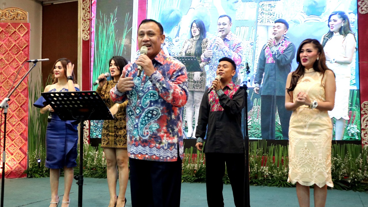 Ketua KPK Firli Bahuri bersenandung santai dalam acara  Buka Tahun Bersama Ke-15 Paguyuban Wartawan Katolik Indonesia 