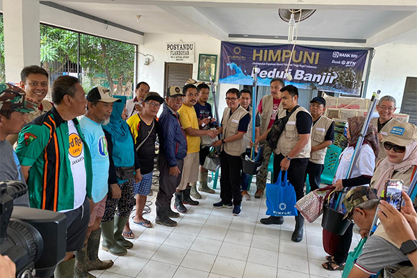 Kegiatan HIMPUNI Peduli di Kemang IFI, Bekasi