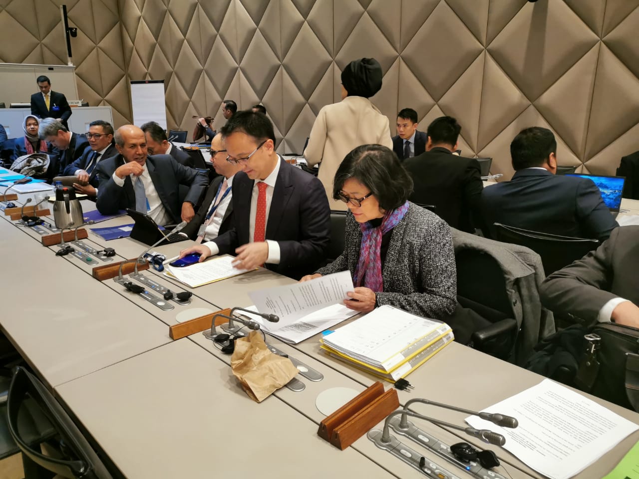Delegasi Indonesia menghadiri pertemuan konsultasi di Kantor Organisasi Perdagangan Dunia (WTO) di Jenewa, Swiss, dengan Uni Eropa. 
