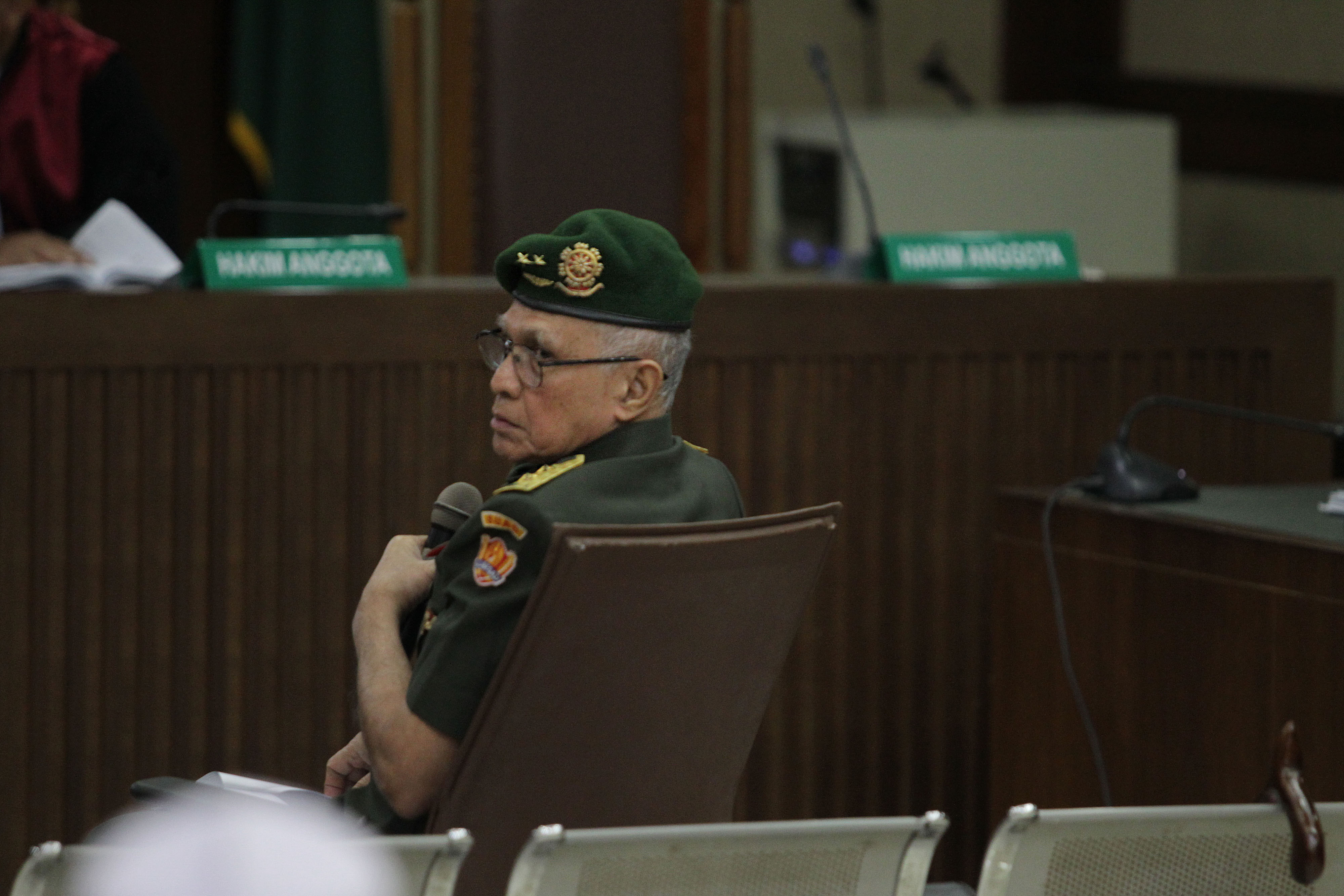 Terdakwa kepemilikan senjata api ilegal Mayor Jenderal Purnawirawan TNI Kivlan Zen menjalani sidang lanjutan di PN Jakarta Pusat