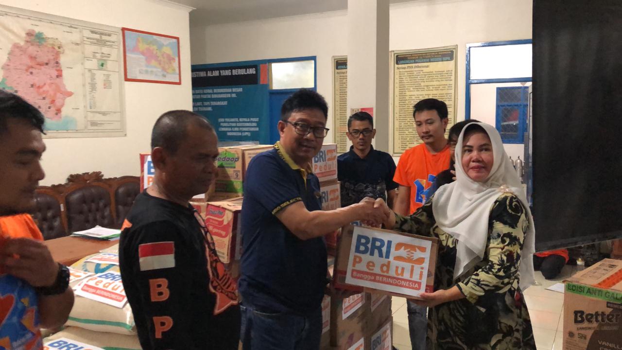 BRI juga menyalurkan bantuan awal tanggap darurat kepada korban bencana banjir berupa makanan siap saji, makanan ringan, dan obat-obatan.