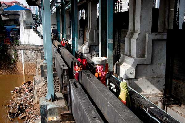 Ilustrasi -- Pintu air Karet, Jakarta
