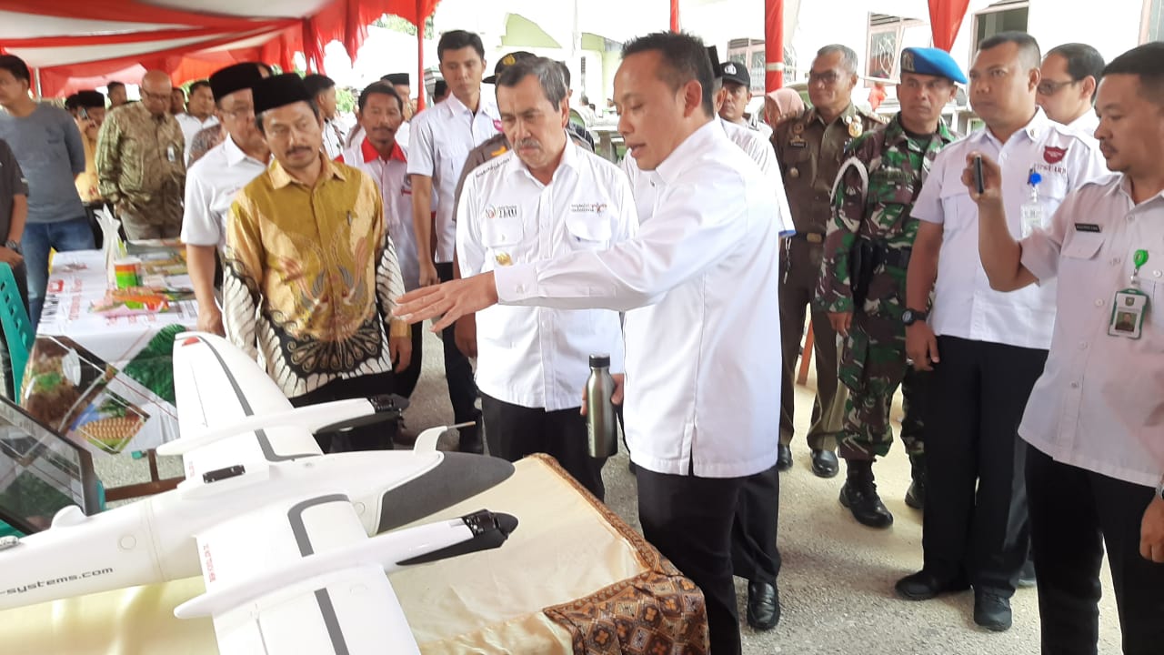 Penandatanganan nota kesepahaman Pengelolaan Kebun Plasma Berbasis Precision Farming melalui Pemetaan Geospasial.