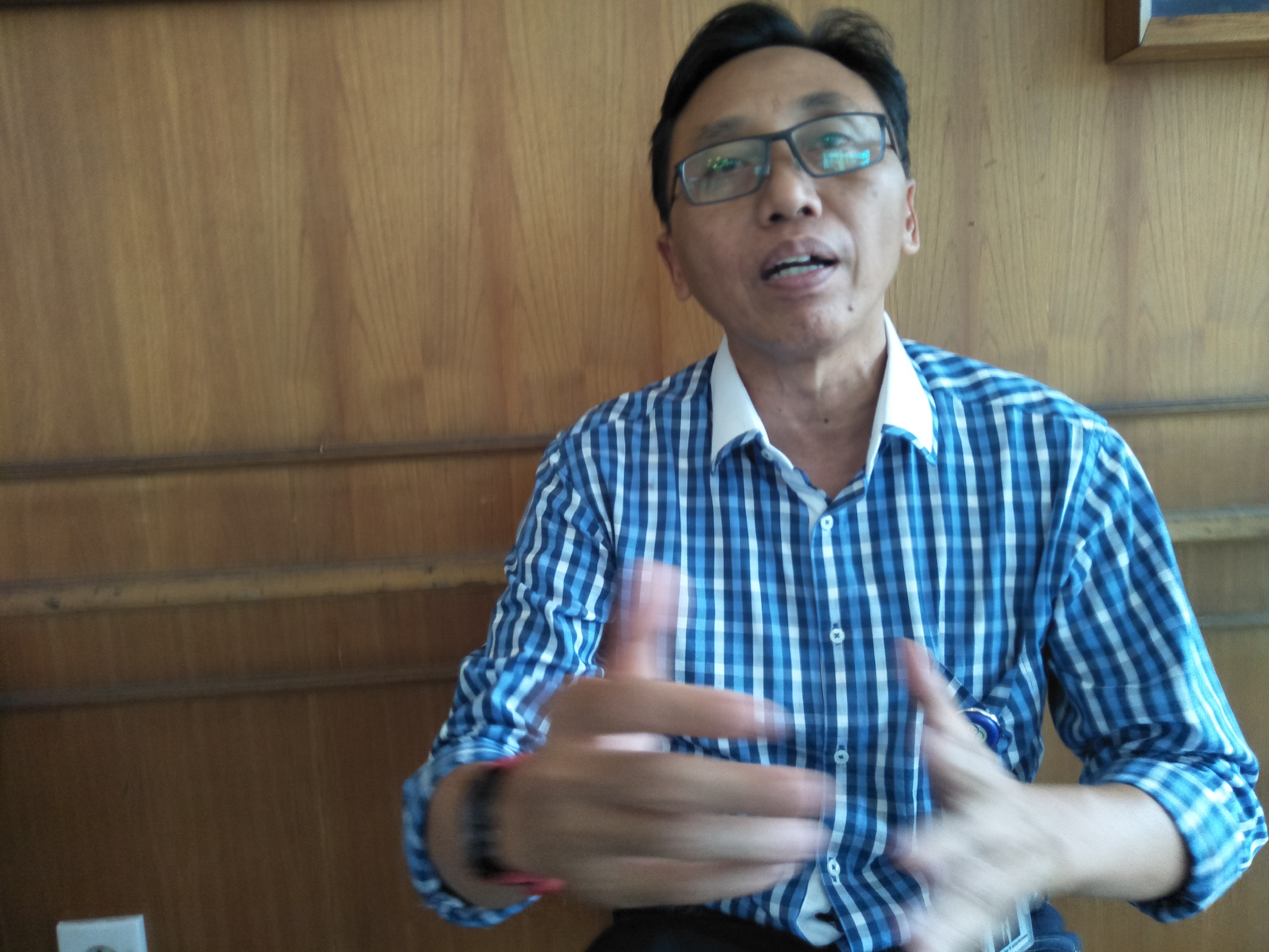  Kepala Badan Tenaga Nuklir (BATAN) Anhar Riza Antariksawan saat memberi keterangan di Bandung, Jawa Barat, Selasa (28/1).