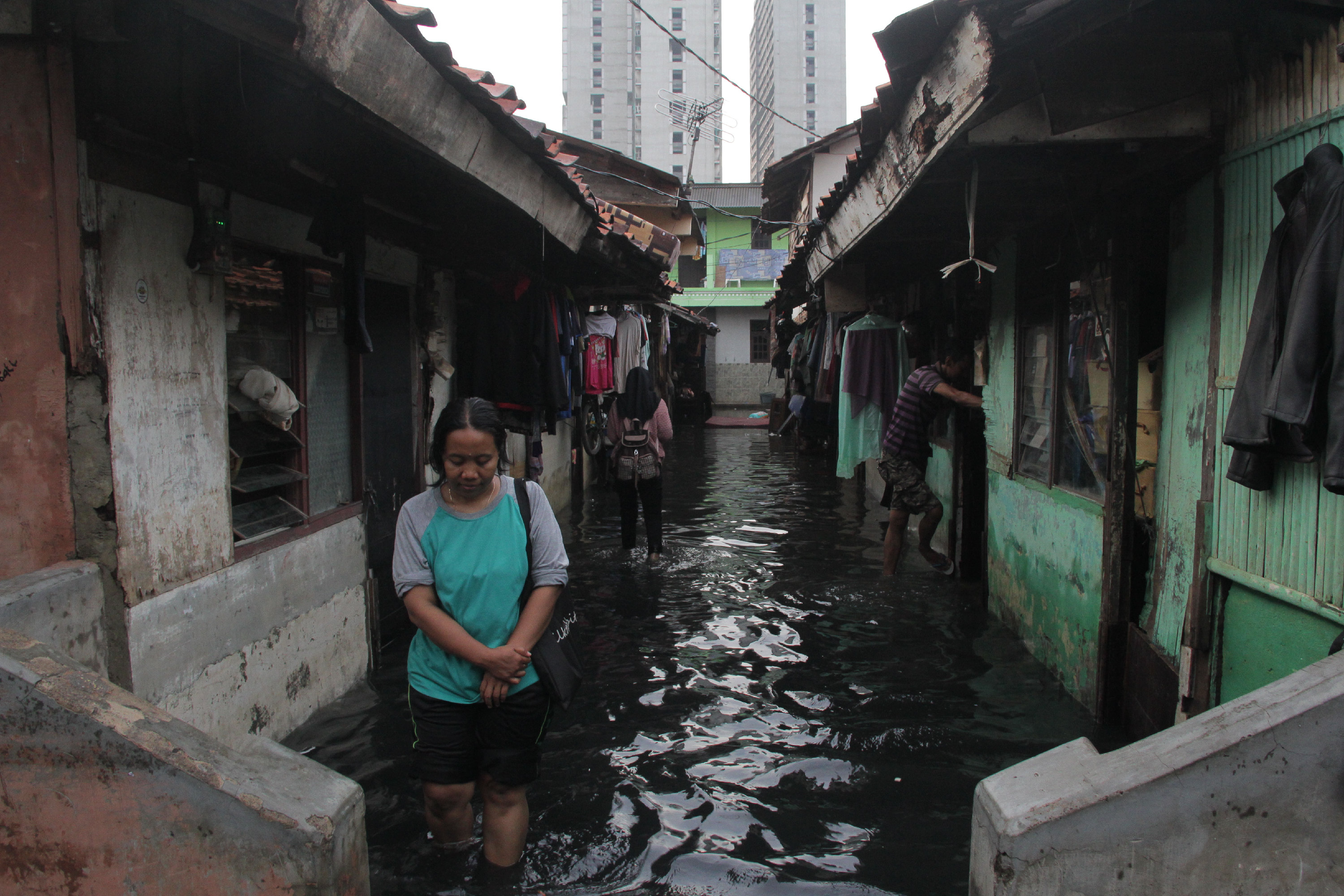 Air merendam pemukiman warga di kawasan di RT 07 RW 01, Kampung Duri Semanan, Kalideres, Jakarta Barat.