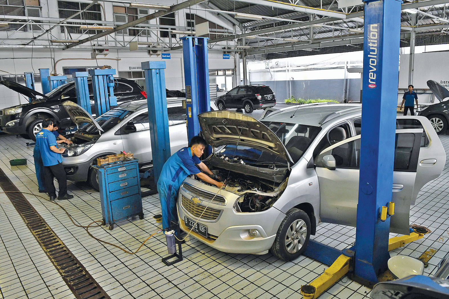 LAYANAN PERBAIKAN MOBIL KORBAN BANJIR
