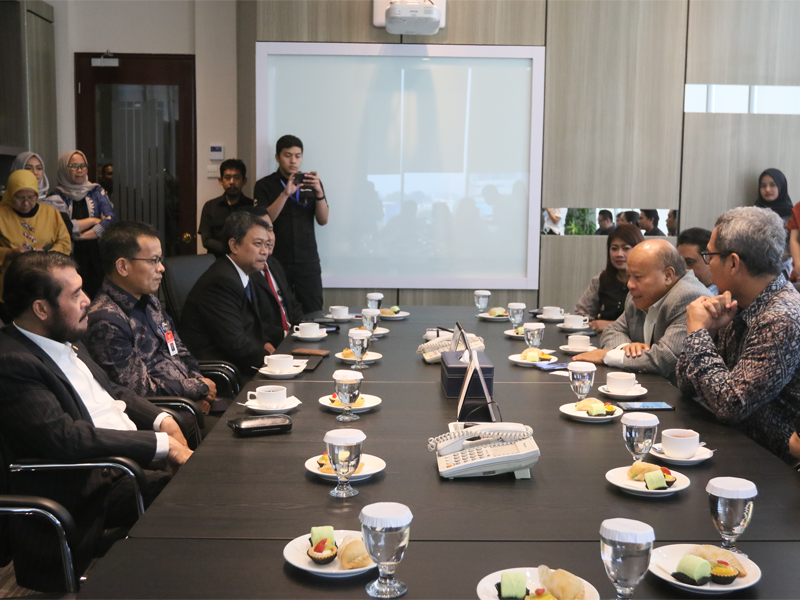 Kunjungan MK ke Media Group.