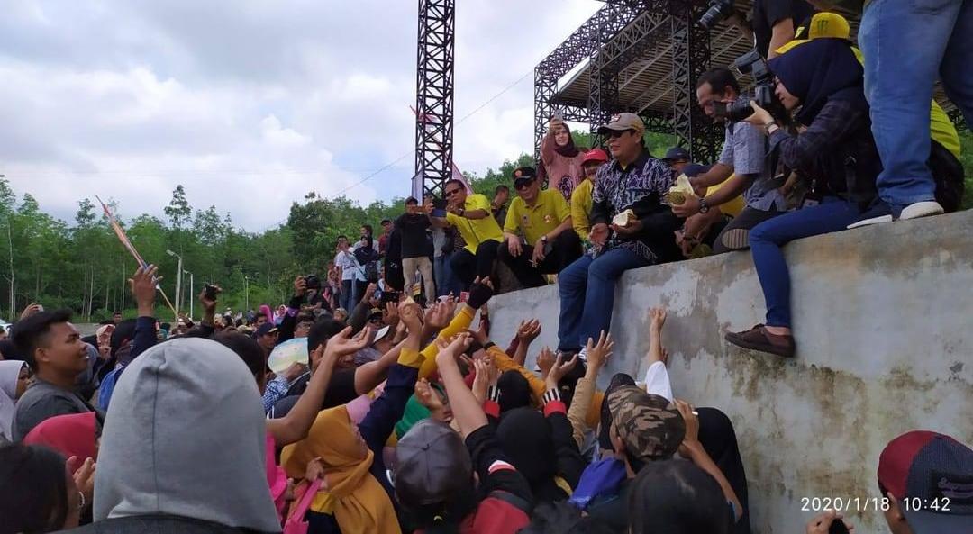 Ribuan Warga Pesta Durian Kalsel di Banjar 