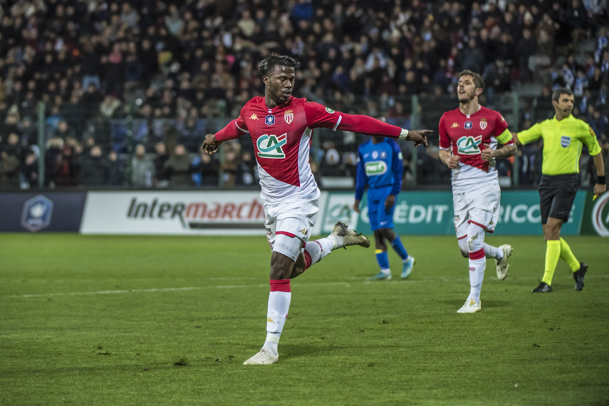 Keita Balde melakukan selebrasi usai mencetak gol ke gawang Saint-Pryve Saint-Hilaire di laga Coupe de France.