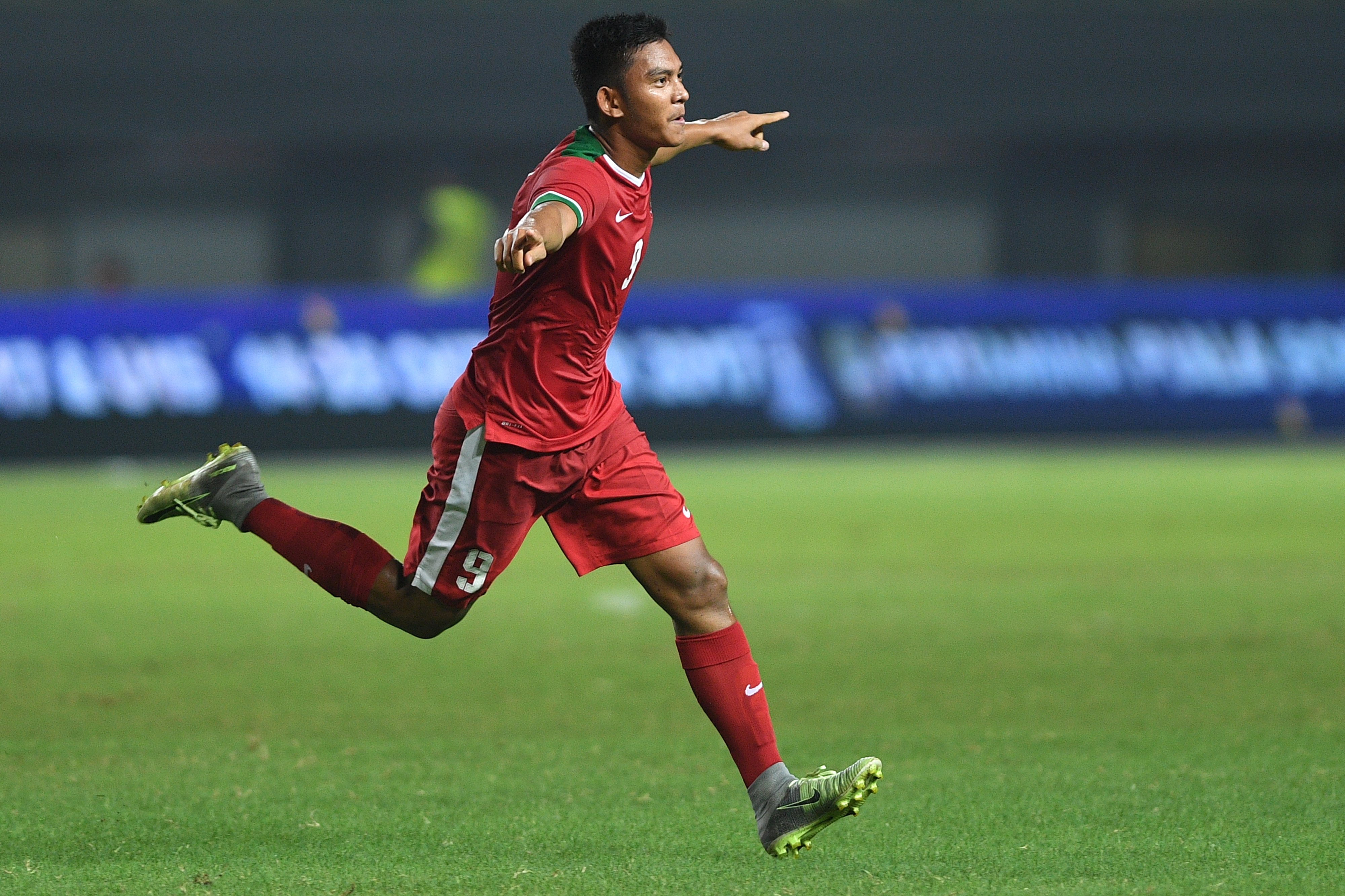M Rafly Mursalim melakukan selebrasi usai mencetak gol pertama ke gawang Timnas Kamboja U-19 dalam pertandingan persahabatan. 