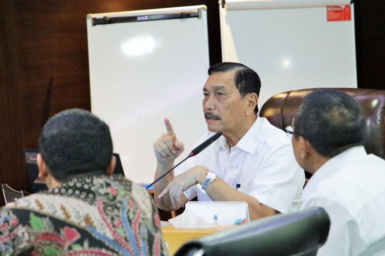 Menteri Koordinator Bidang Maritim dan Investasi (Marves), Luhut Binsar Pandjaitan, mengadakan rapat persiapan MotoGP di Mandalika, NTB.