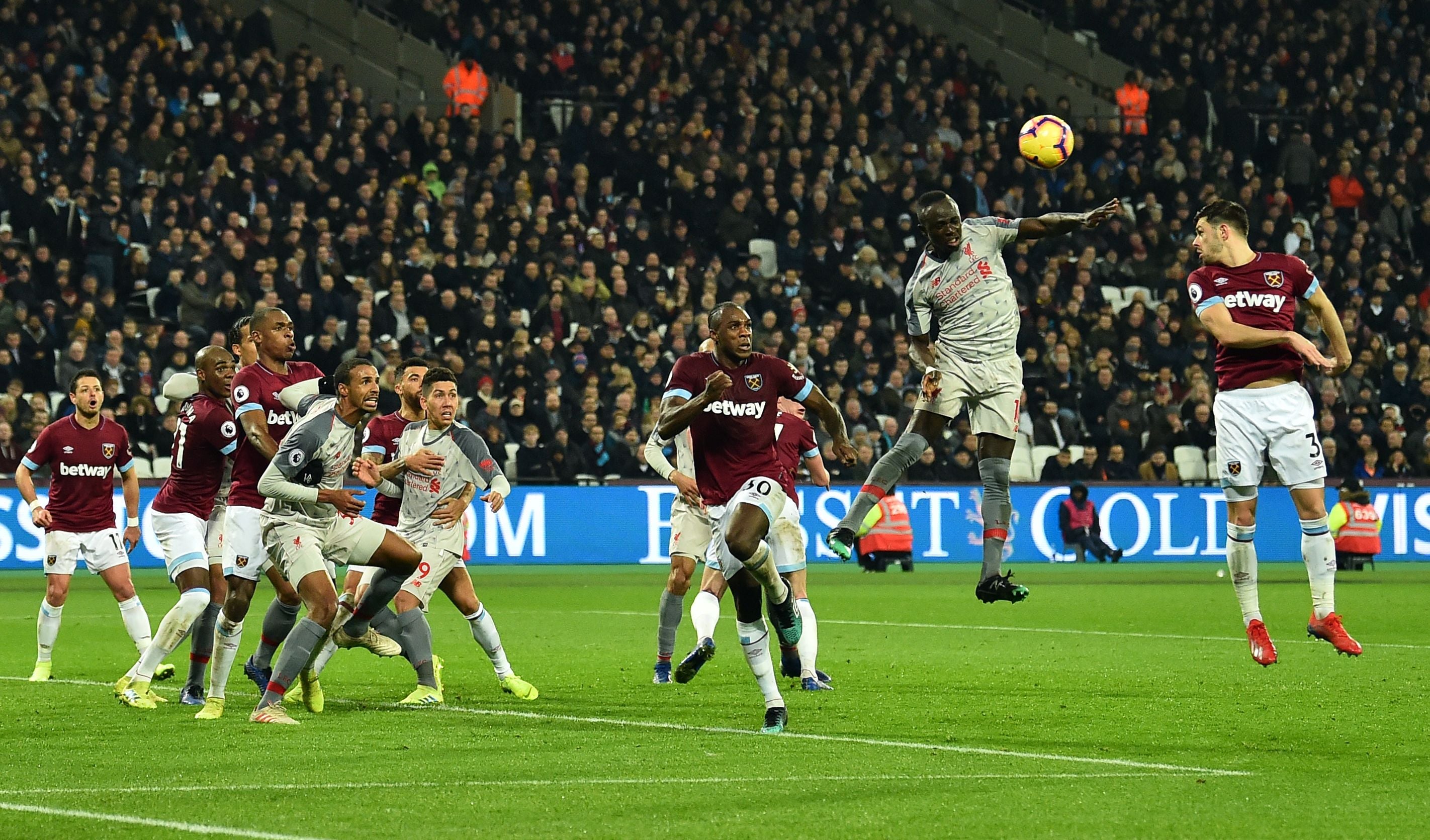 Laga antara Liverpool dan West Ham United di London, tahun lalu.