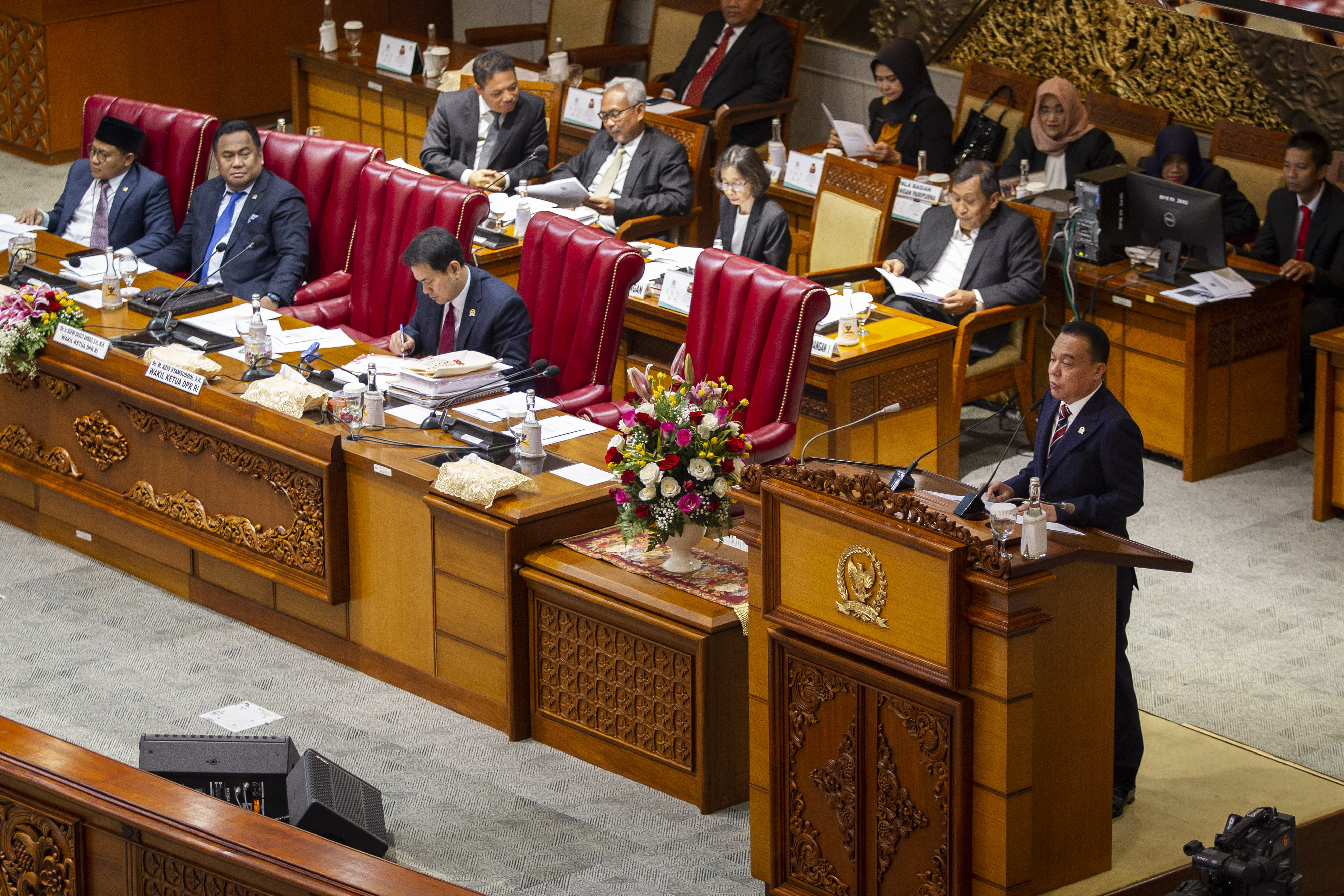 Wakil Ketua DPR Sufmi Dasco Ahmad membacakan pidato pada Rapat Paripurna Ke-7 Pembukaan Masa Persidangan II Tahun Sidang 2019-2020.