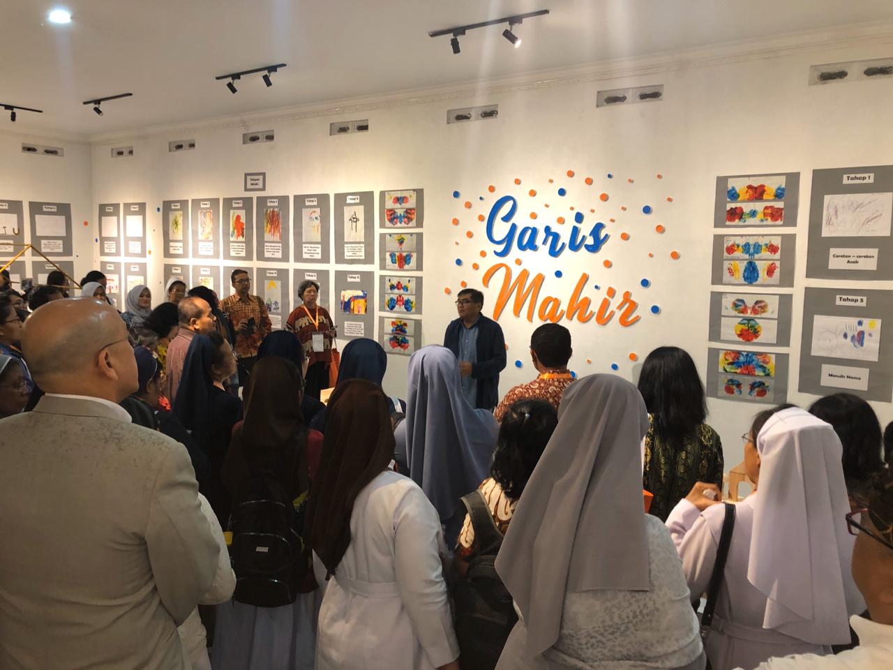 Pameran Garis Mahir mengangkat tema tahapan belajar yang dijalani setiap orang di  Omah Petroek Yogyakarta, 11 Januar-1 Februari 2020.