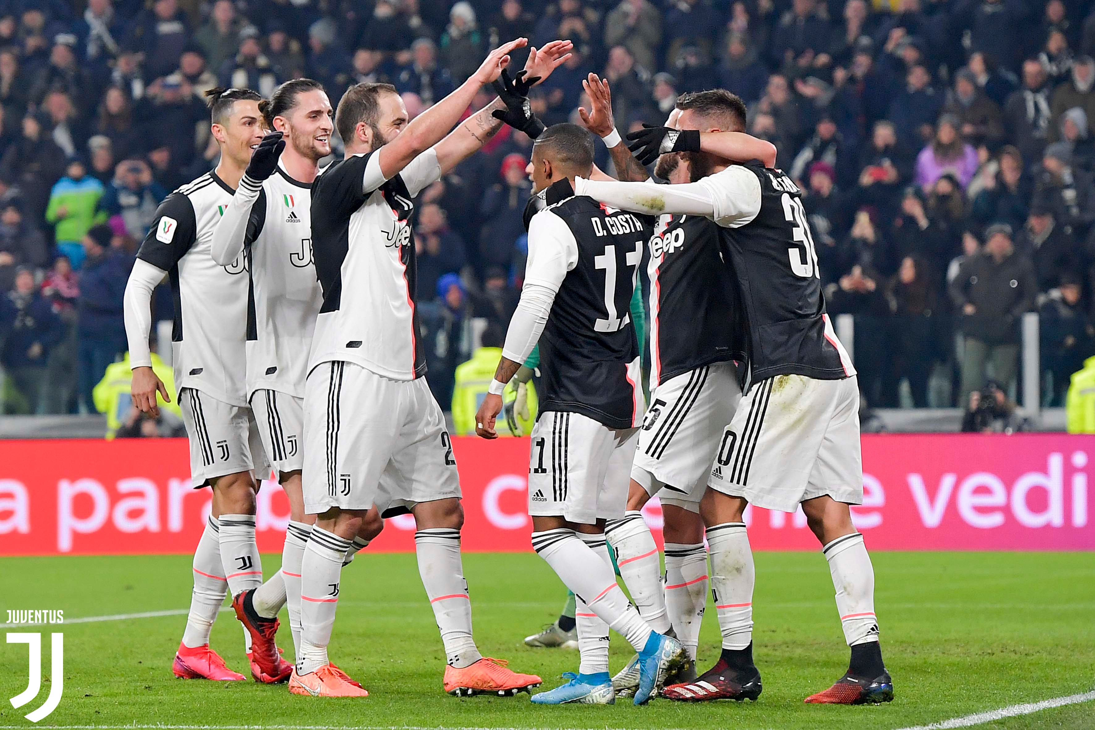 Para pemain Juventus melakukan selebrasi di laga perempat final Coppa Italia melawan AS Roma