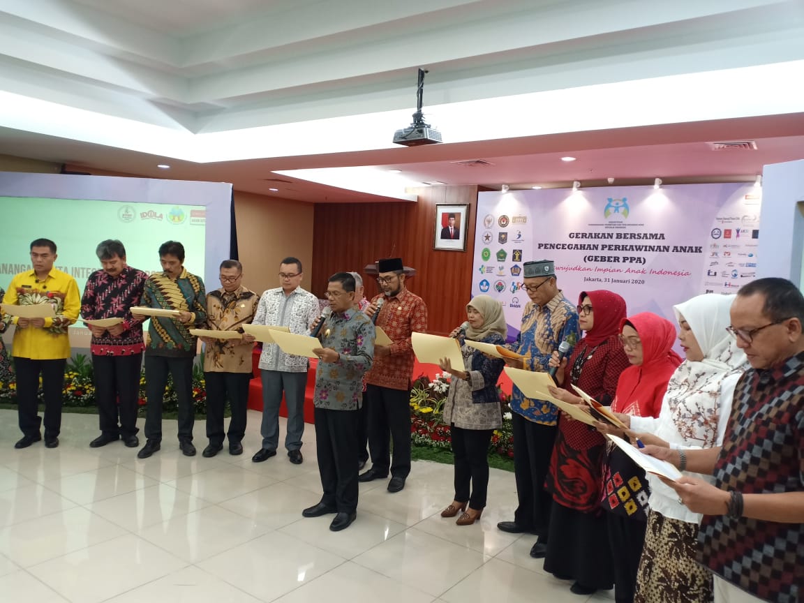 Sejumlah perwakilan dari 20 provinsi di Indonesia membacakan komitmen Pencegahan Perkawinan Anak di Jakarta.