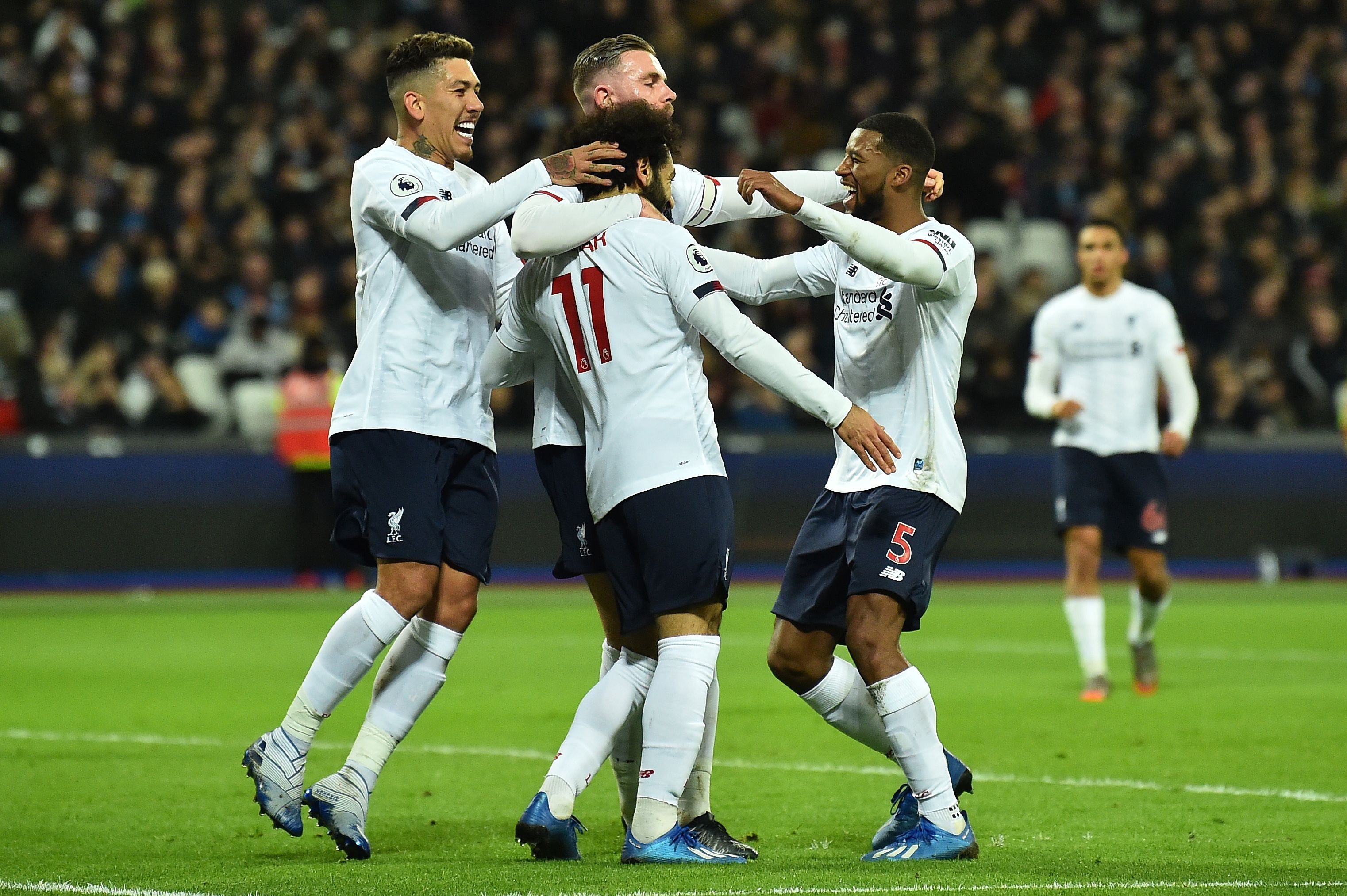 Para pemain Liverpool melakukan selebrasi usai mencetak gol ke gawang West Ham United di laga lanjutan Liga Primer Inggris.