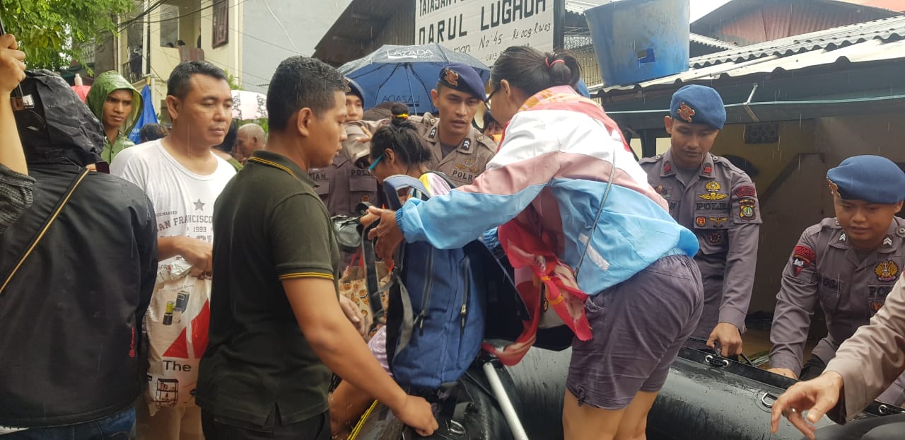 PemkotTangerang sediakan nomor layanan darurat 112 untuk korban banjir di wilayahnya.