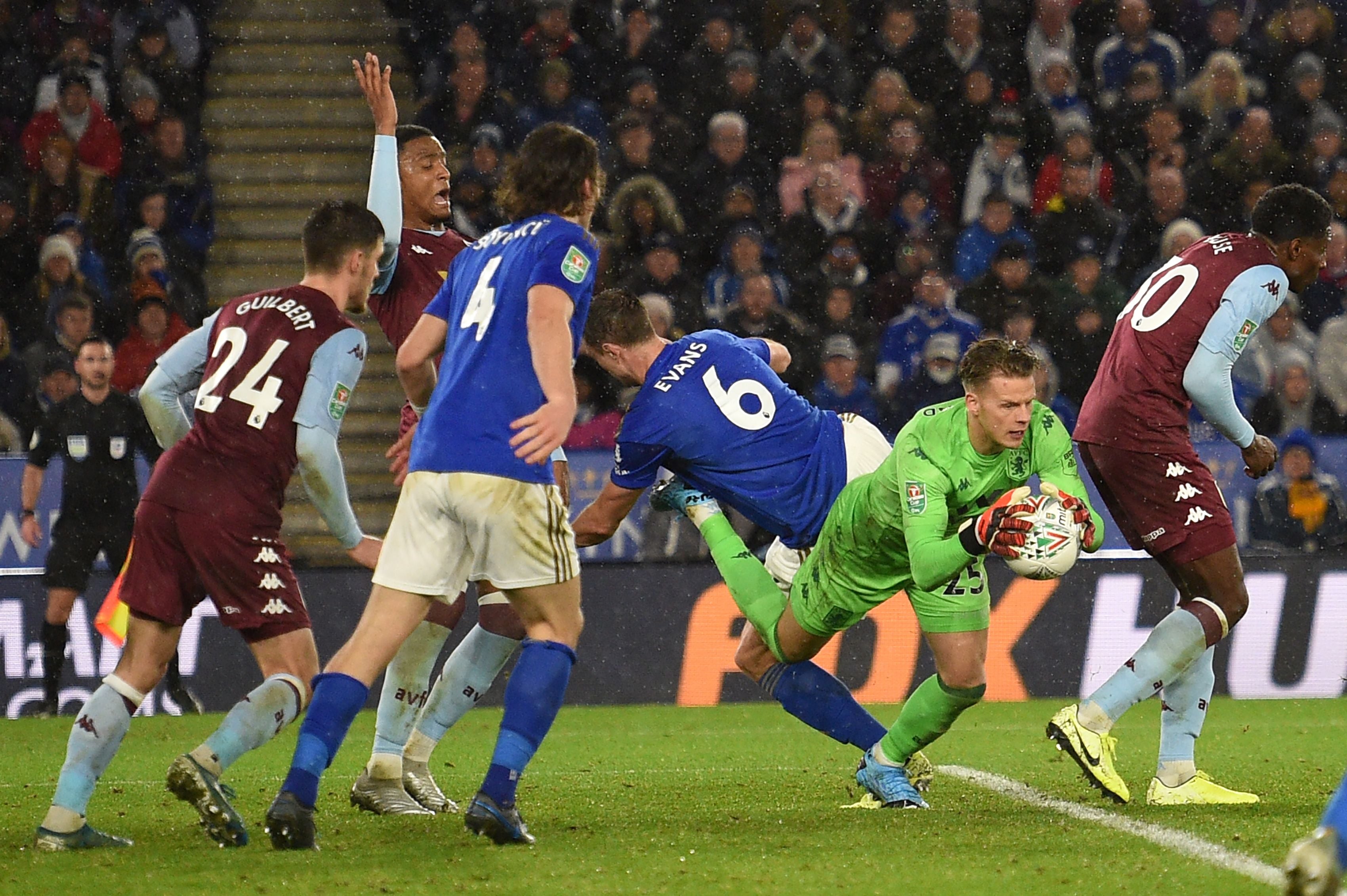 Laga leg pertama semifinal Piala Liga antara Leicester City dan Aston Villa