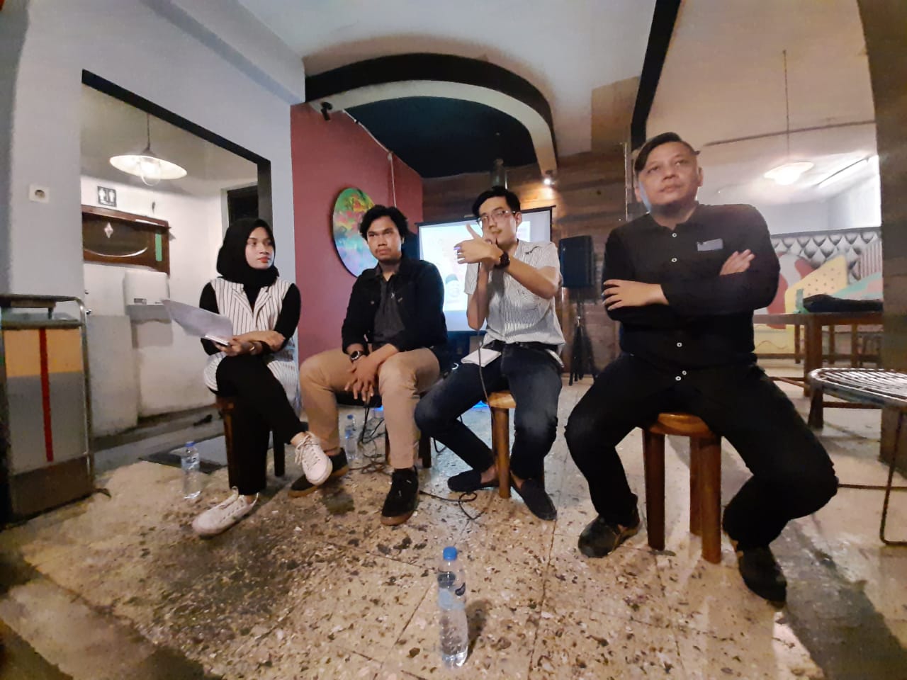 Diskusi bertemakan 100 hari kinerja joko widodo-maruf amin di telkomuniversity