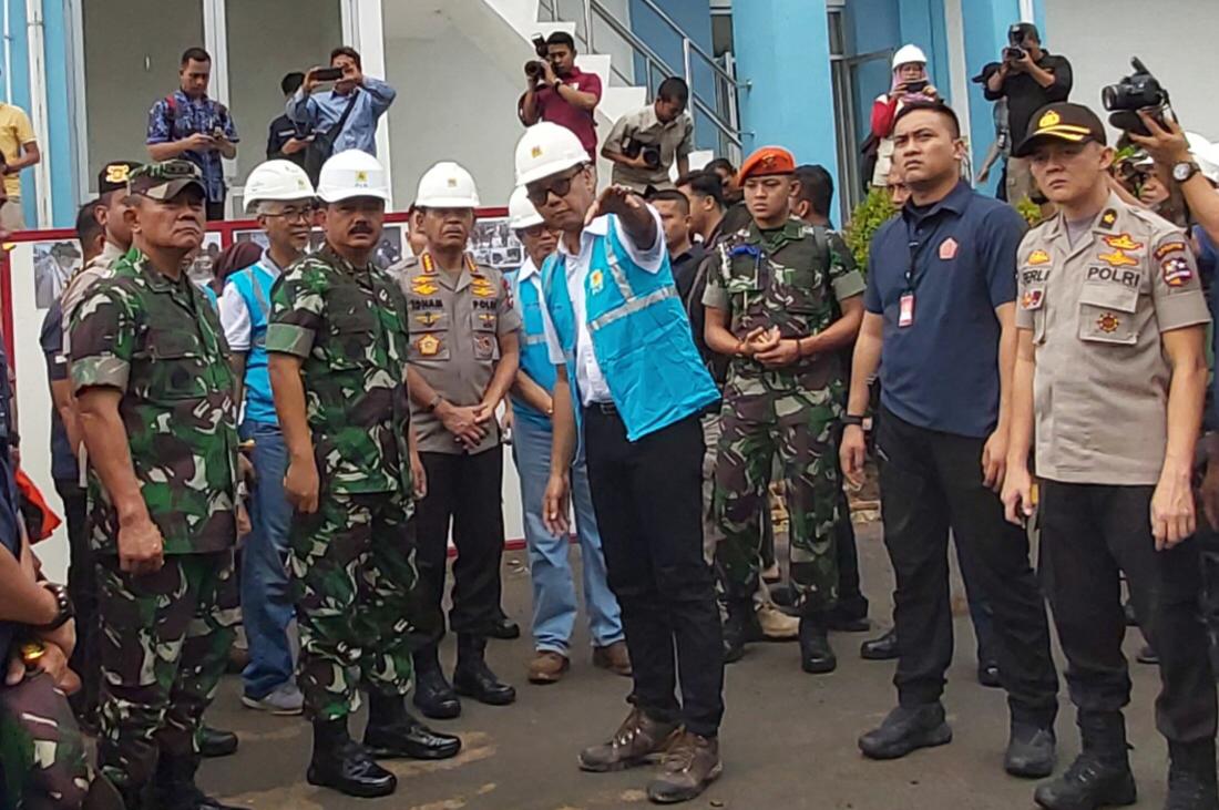 Panglima TNI Marsekal Hadi Tjahjanto dan Kapolri Jendral Idham Azis mengunjungi Gas Insulated Switchgear Extra High Voltage (GISTET).