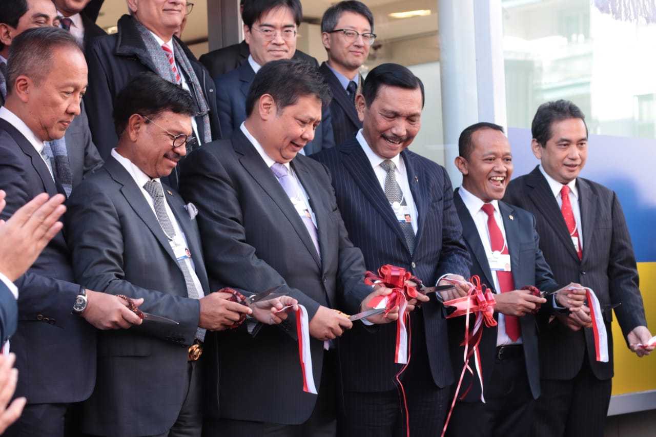 Pembukaan Indonesia Pavilion di Davos, Swiss oleh para menteridan  Duta Besar RI untuk Swiss dan Liechtenstein