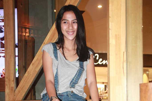 Adinda Thomas Rela Dililit Ular demi Perannya