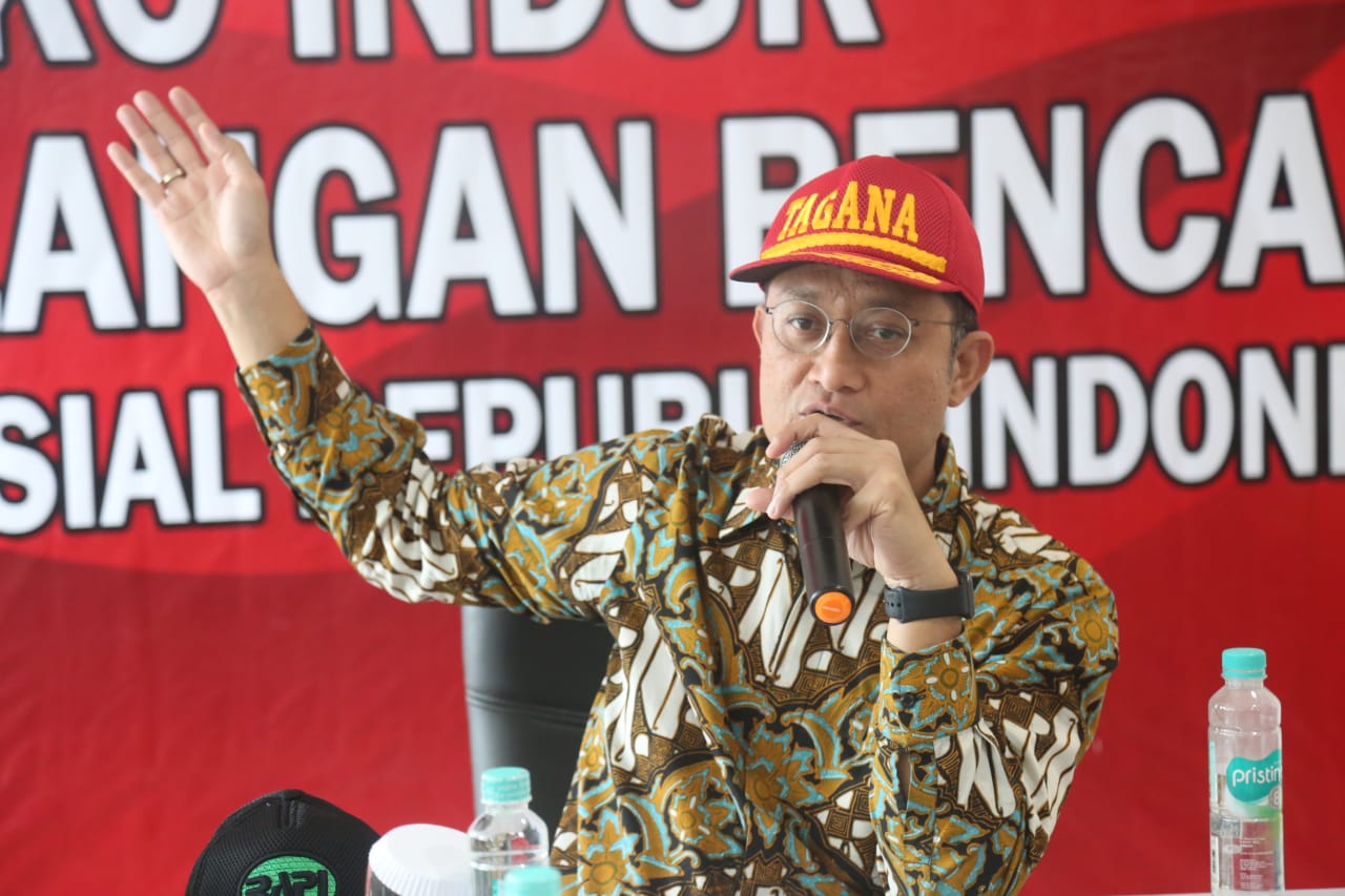 Mensos Juliari P Batubara meninjau Posko Induk Penanggulangan Bencana, di Jakarta Jumat (10 /012020).