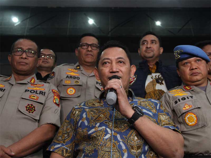 Kabareskrim Polri Komjen Pol Listyo Sigit Prabowo (tengah).