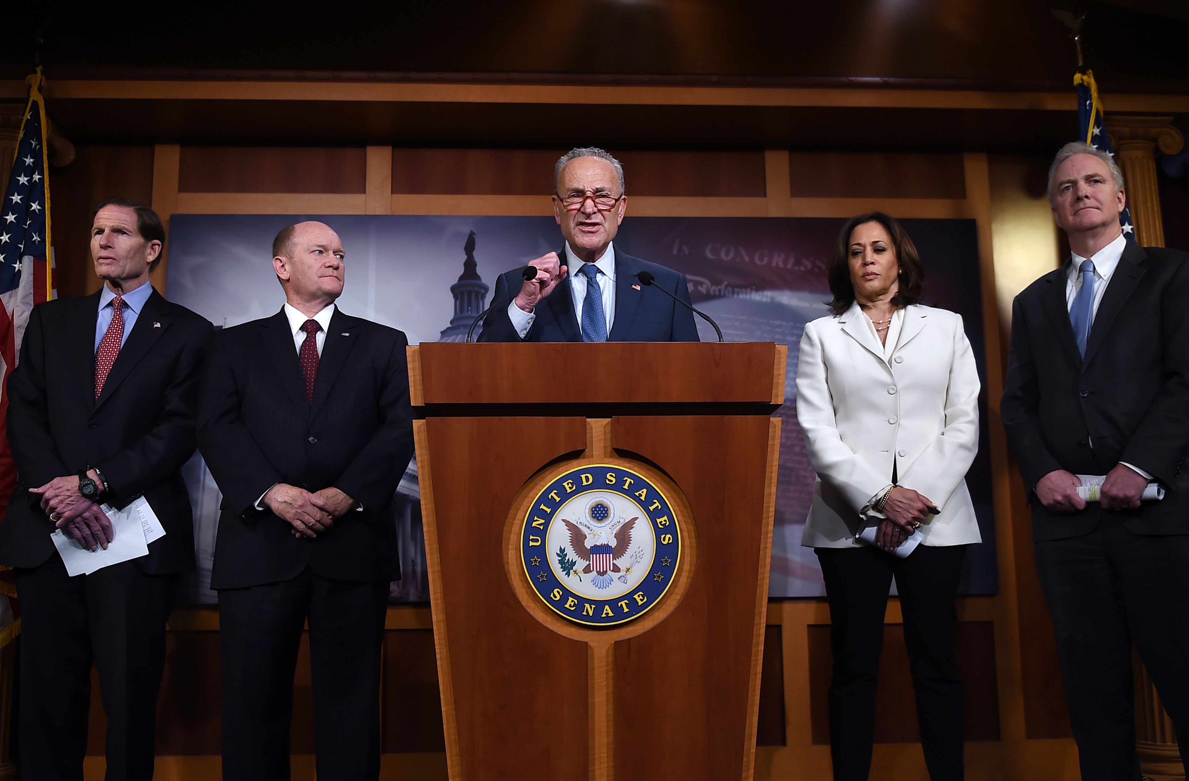 Para senator dari Partai Demokrat gelar konperensi pers terkait pemakzulan Presiden Trump