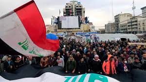 Ratusan demonstran mengepung  Gedung  Kedutaan Besar Amerika Serikat (AS) di Baghdad, Irak, Selasa (30/12) 