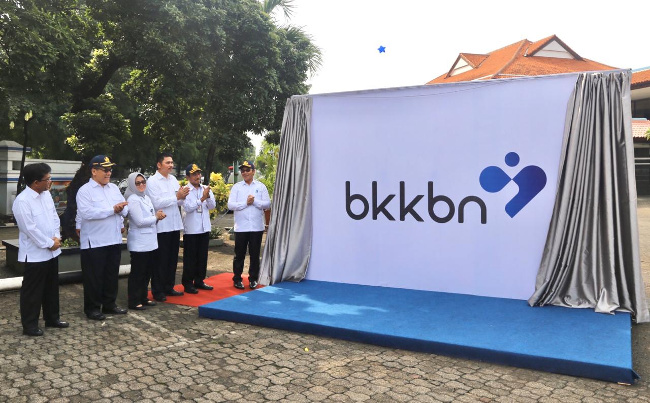  Kepala BKKBN Hasto Wardoyo menggelar Apel Siaga Siap Kerja 2020 sekaligus peluncuran logo baru BKKBN di Jakarta, Kamis (2/1).
