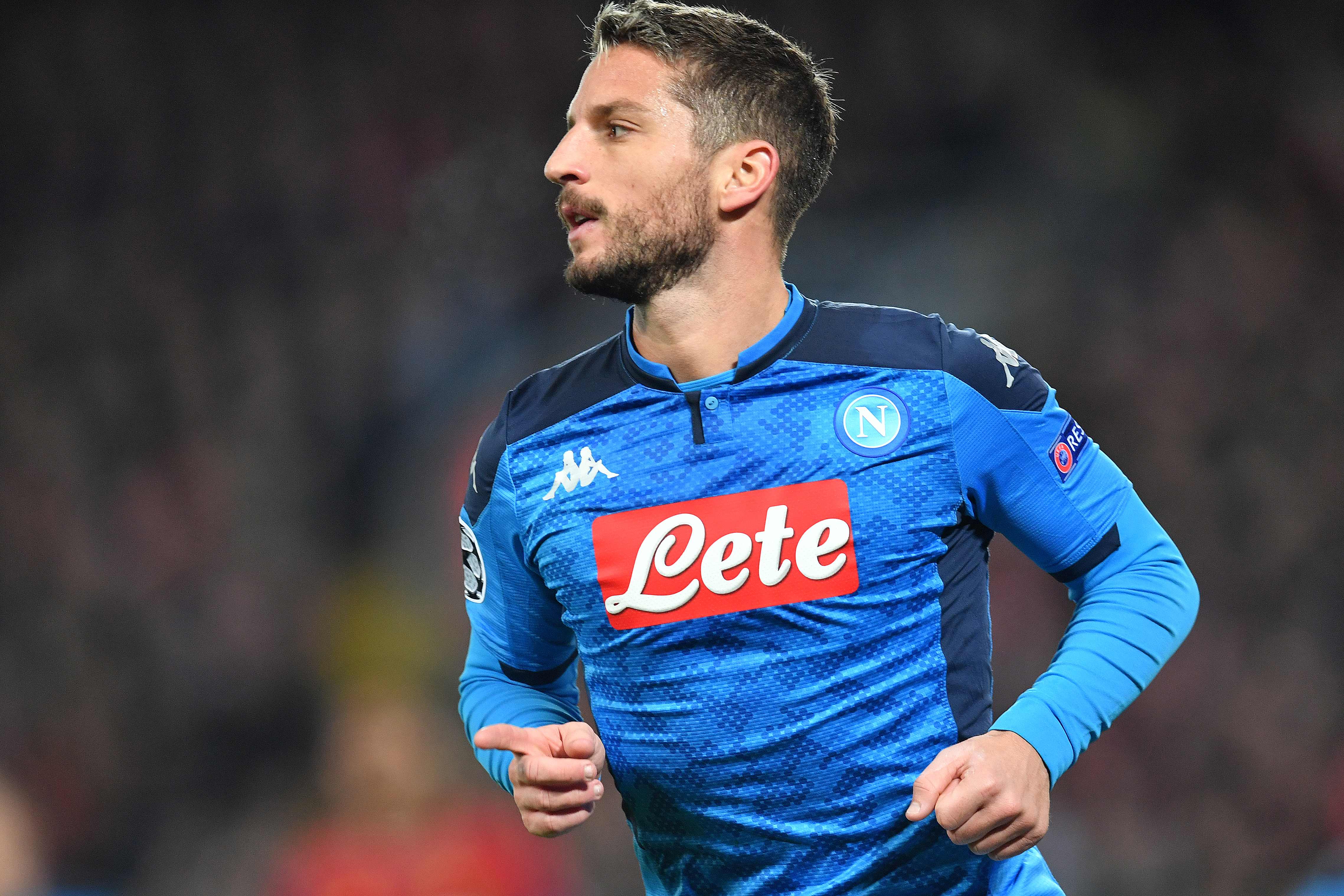 Penyerang Napoli asal Belgia Dries Mertens tengah dibidik Chelsea untuk tambah daya gedor skuadnya. 