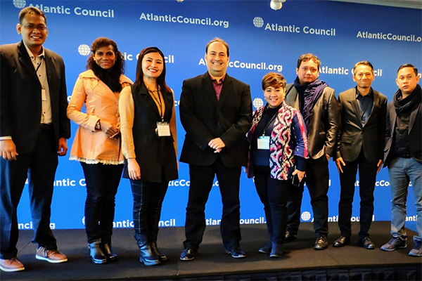 Peserta IVLP bersama Andy Carvin, Senior Fellow di Digital Forensic Research Lab (DFRLab).