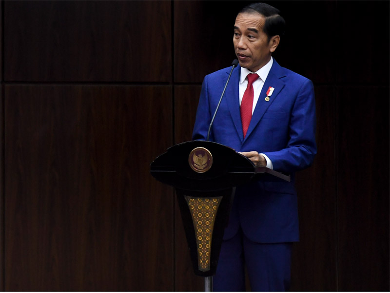 Presiden Joko Widodo menyampaikan sambutan saat sidang pleno penyampaian laporan tahun 2019 MK di Gedung MK, Jakarta, Selasa (28/1/2020).