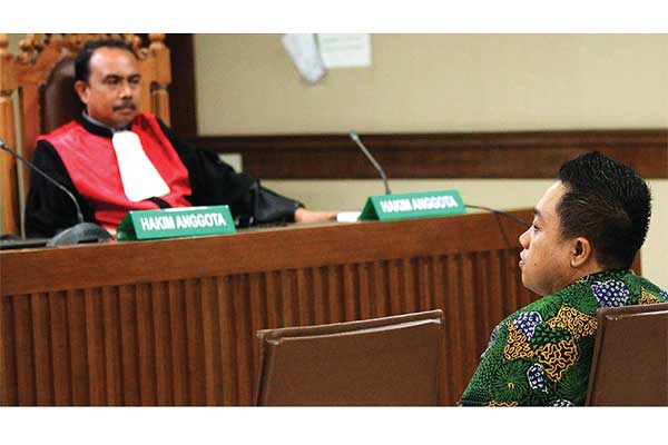 Terdakwa perkara suap terkait dana hibah Kemenpora kepada KONI, Miftahul Ulum di Pengadilan Tipikor Jakarta, kemarin.