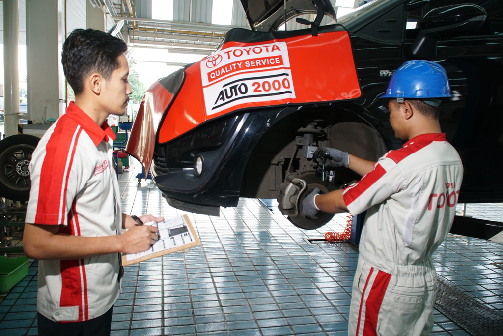 Layanan servis mobil pascabanjir di Auto2000