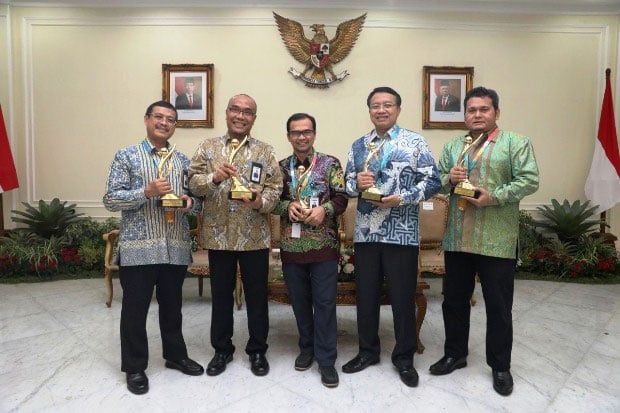 PLN Borong Proper Emas dan Proper Hijau