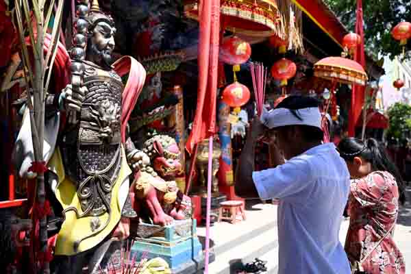 ilustasi : aktivitas keagamaan di Bali.