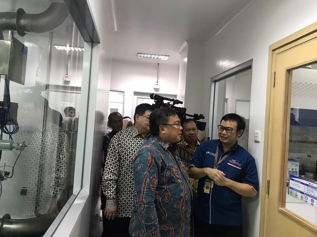 Menristek Bambang Brodjonegoro mengunjungi Dexa Laboratories of Biomolecular Sciences (DLBS) Dexa Group, di Jababeka 2, Cikarang