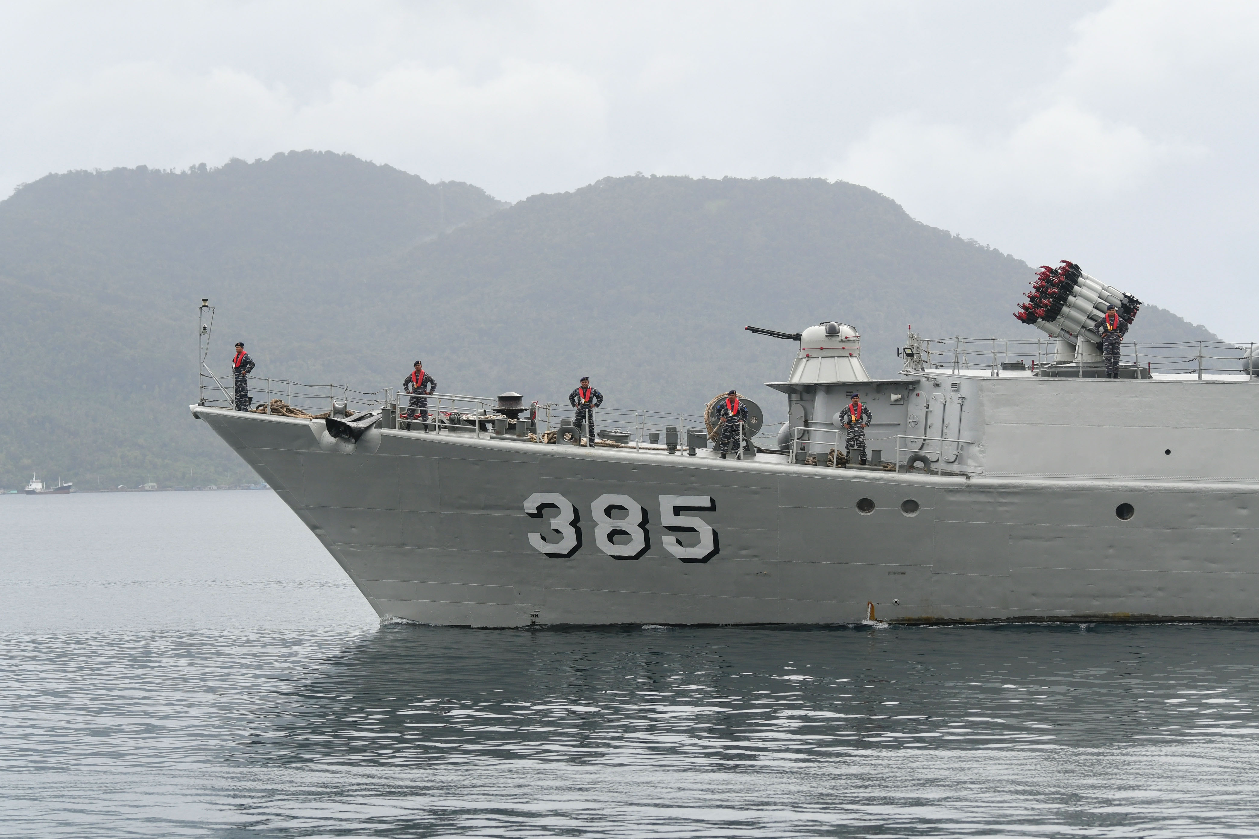 Ilustrasi perairan natuna: KRI Teuku Umar-385 di Laut Natuna