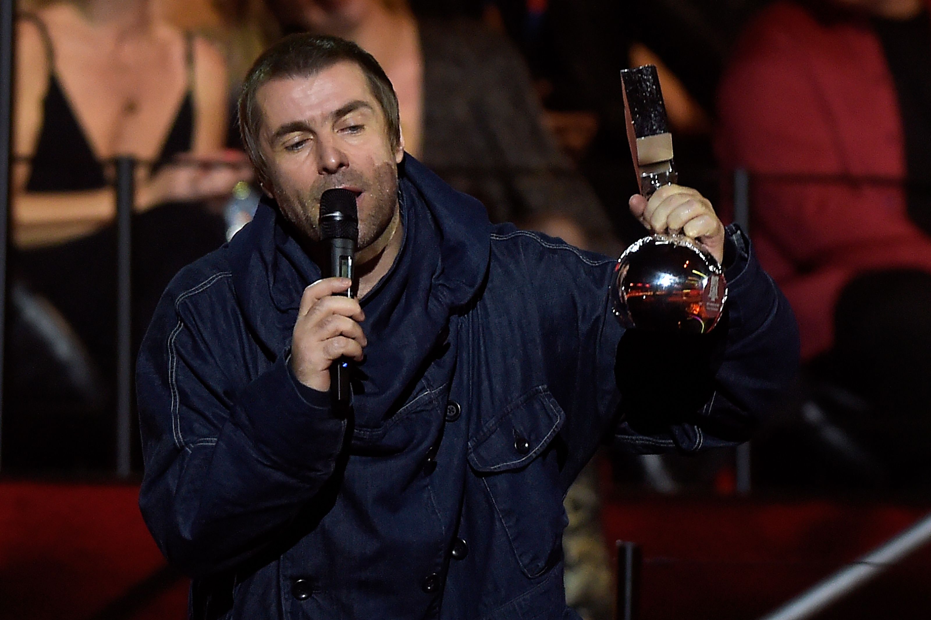 Liam Gallagher Ejek Setan Merah