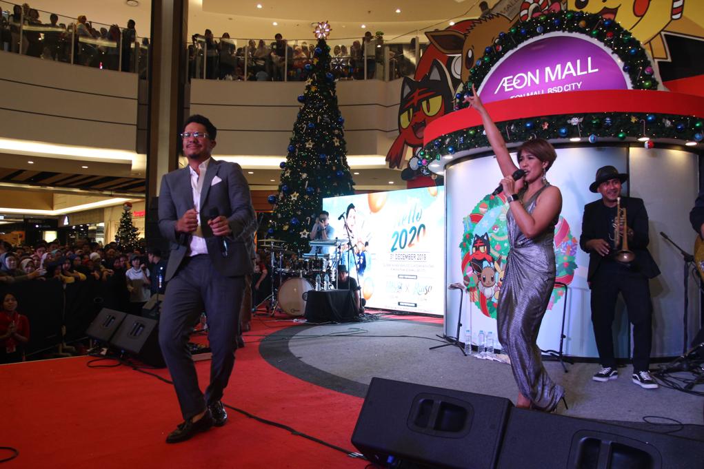 Penampilan Maliq & D’Essentials dalam mengisi acara pergantian tahun bersama penyanyi Raisa.