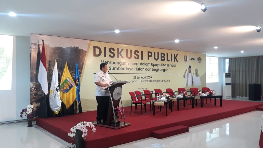 Gubernur Lampung Arinal Djuanidi dalam diskusi soal kerusakan hutan di Lampung